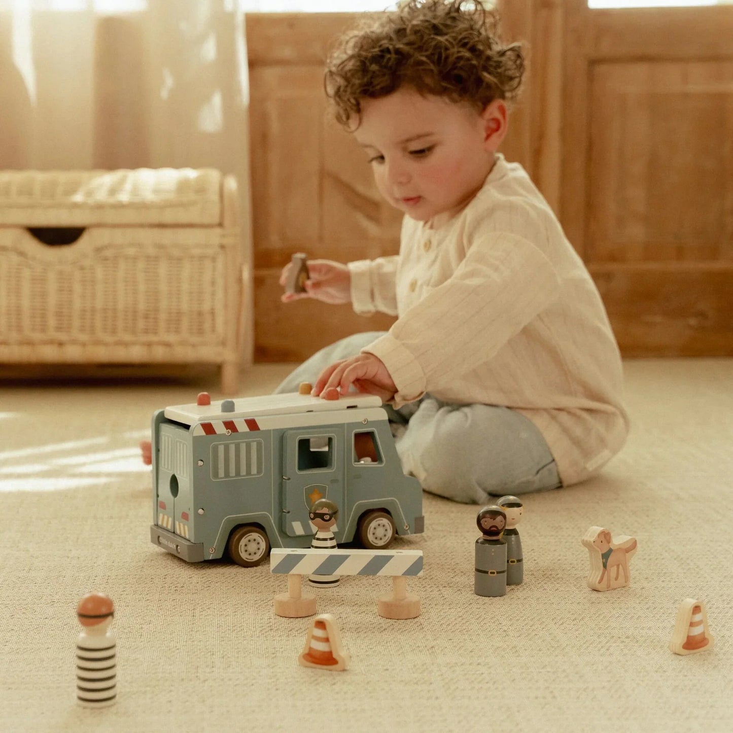 Little Dutch - Macchina grande della polizia con personaggi