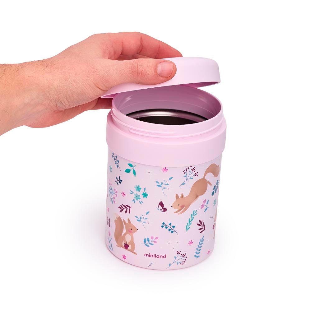 Miniland - Thermos portapappa Squirrel da 700ml – mano che apre il coperchio del thermos