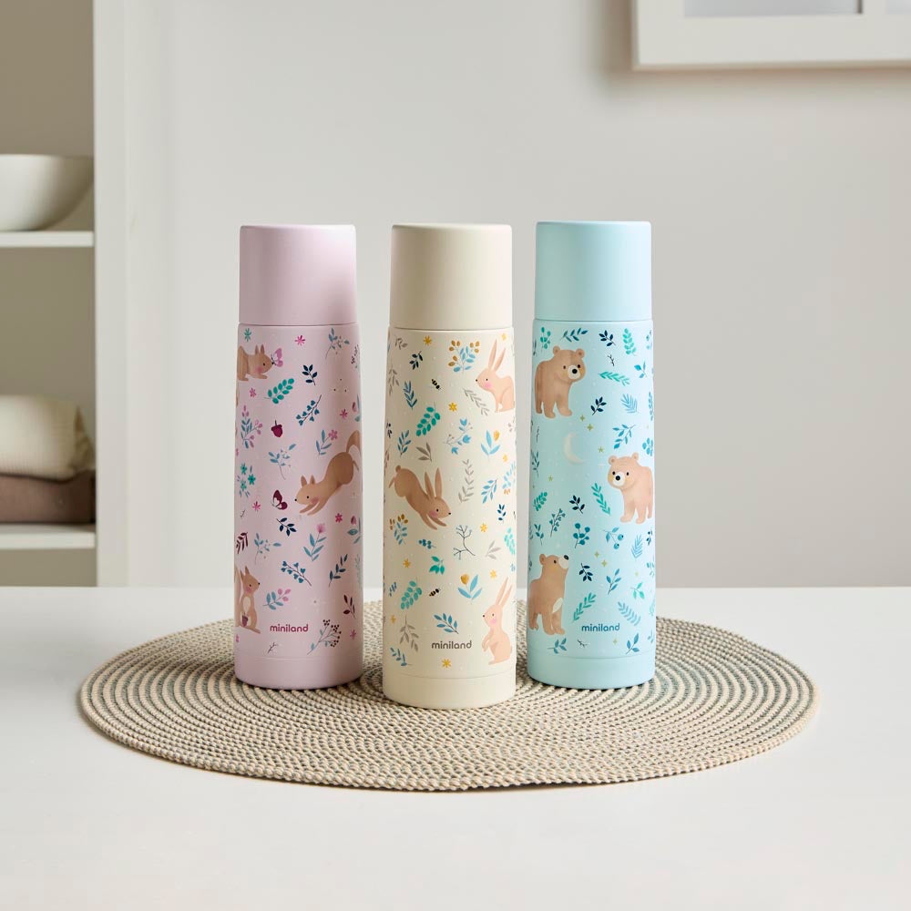 Miniland - Thermos per liquidi Rabbit da 500ml – i tre thermos Thermy Squirrel, Rabbit e Bear su un tavolo