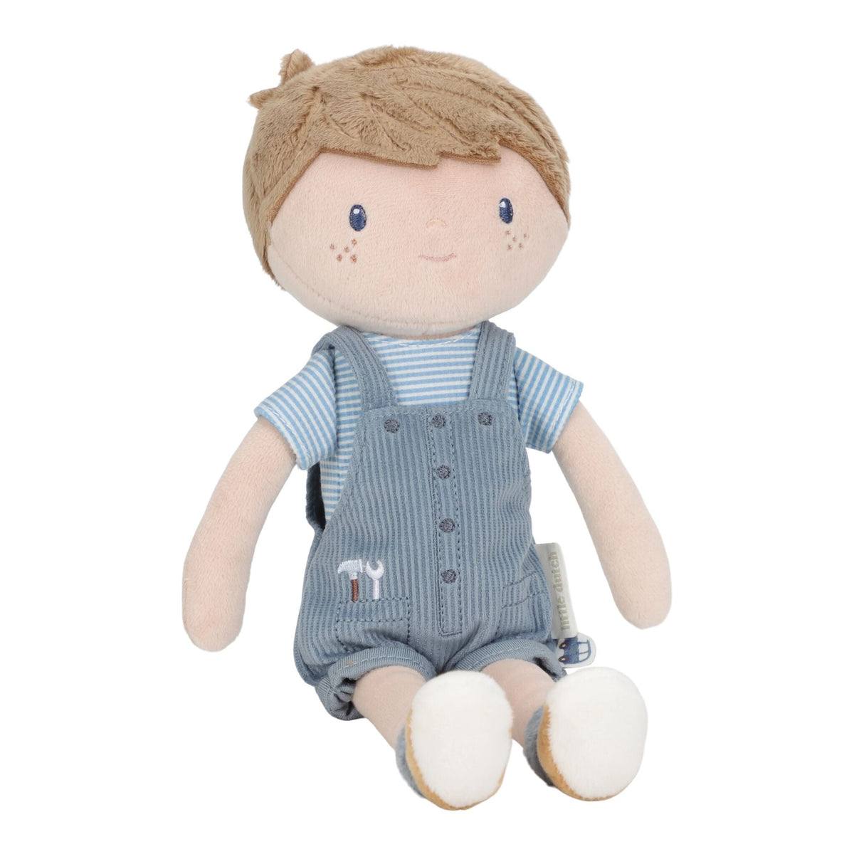 Little Dutch - Bambola morbida Jim 35cm – bambola seduta su sfondo bianco