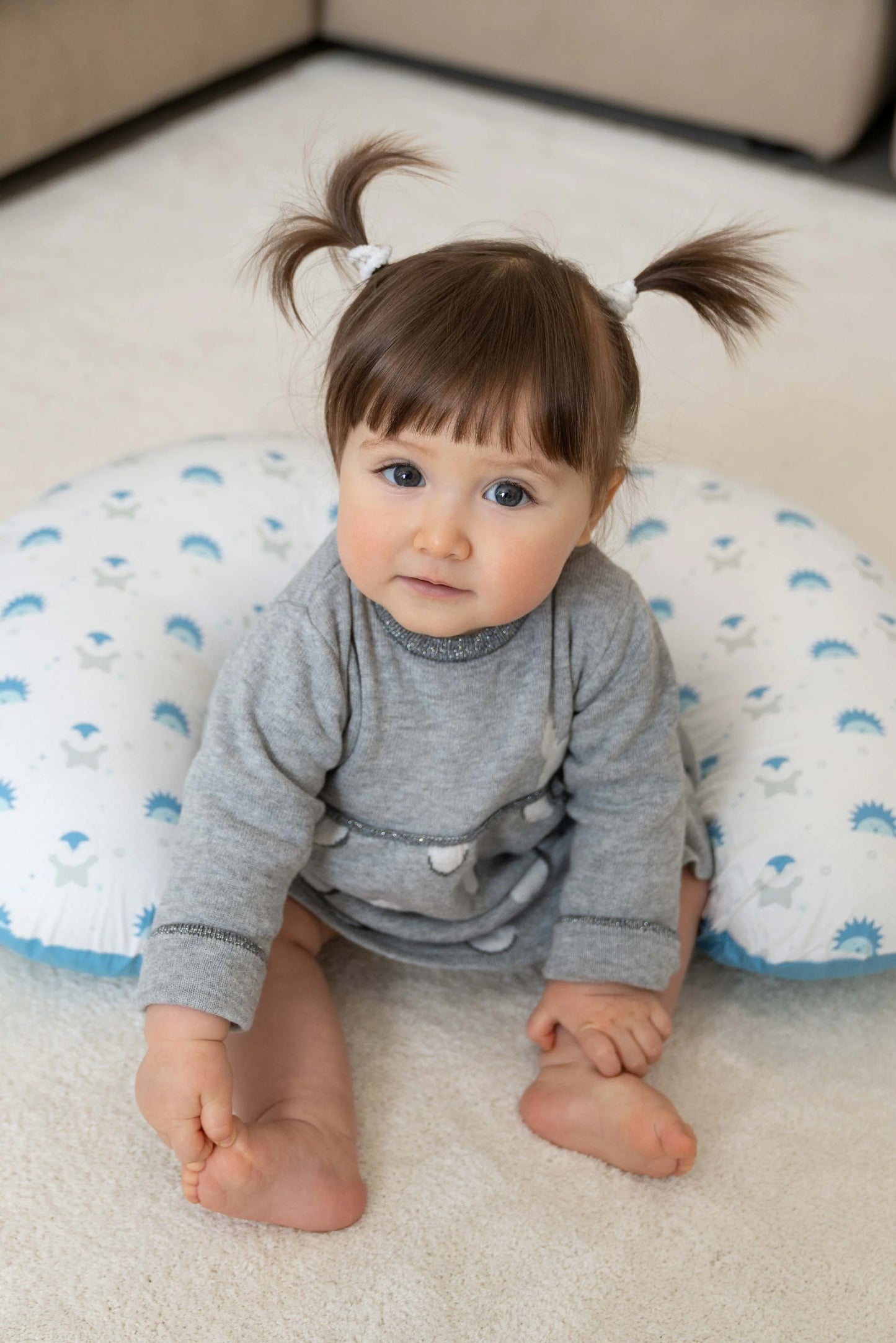 Koala Hug Baby - Cuscino allattamento fantasia riccio/pinguino celeste