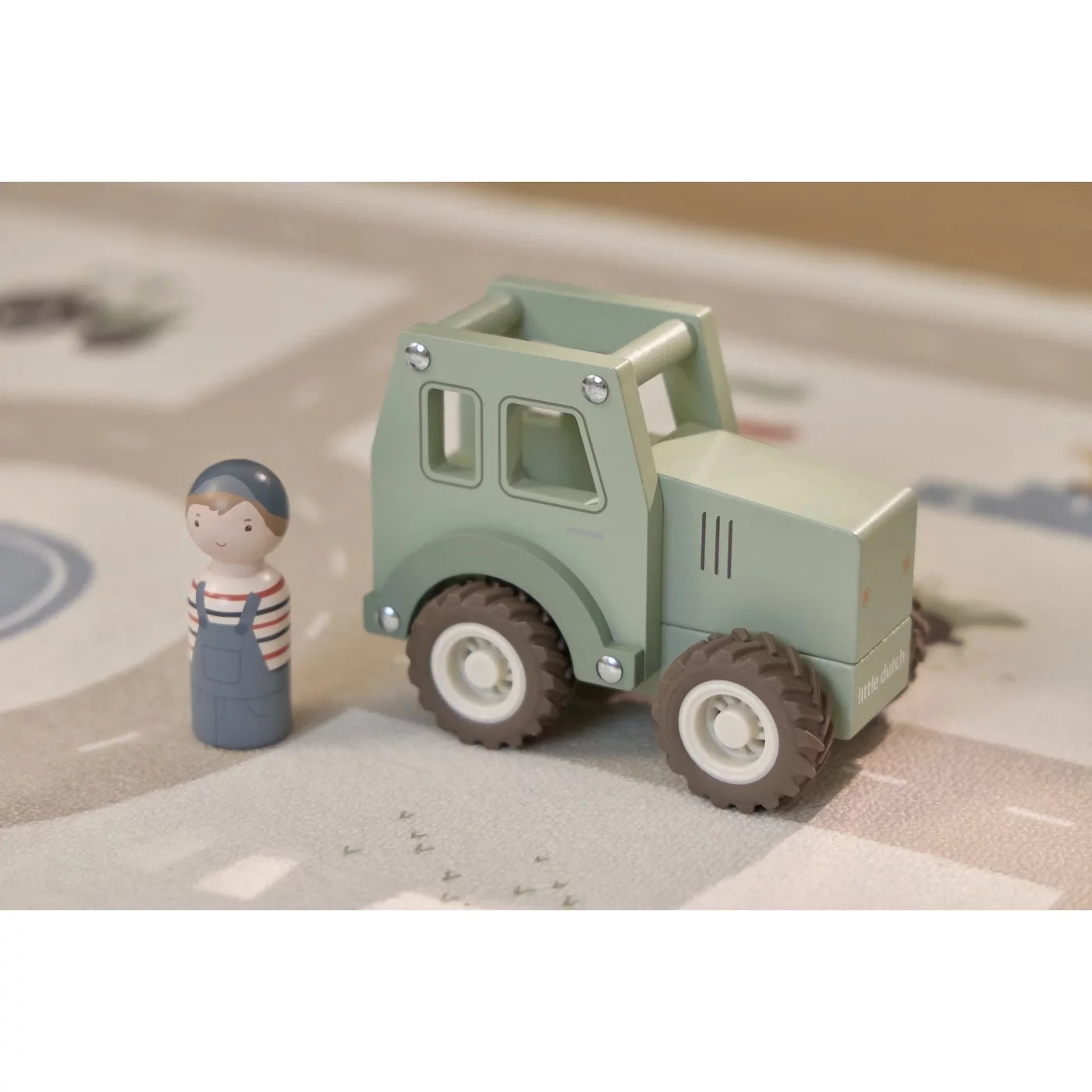 Little Dutch - Trattore in legno con personaggio